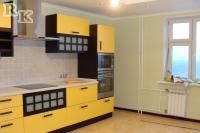 Фото встроенного кухонного гарнитура и окна на кухне