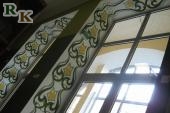 Фото декорированного входа в холл детской библиотеки орнаментальной росписью