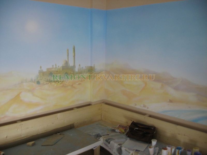 фото художественной росписи стены в процессе работы